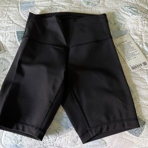 Never worn wunder train HR short 8”!